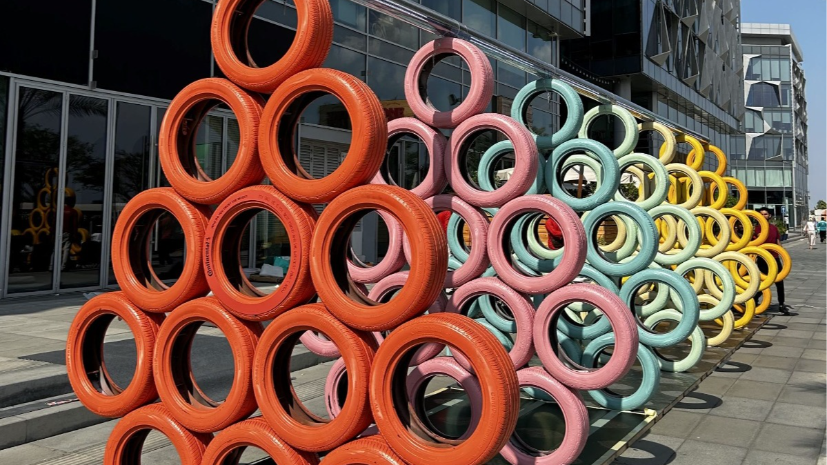 https://adgully.me/post/4302/continentals-circle-of-trust-with-discarded-tyres-at-dubai-design-week