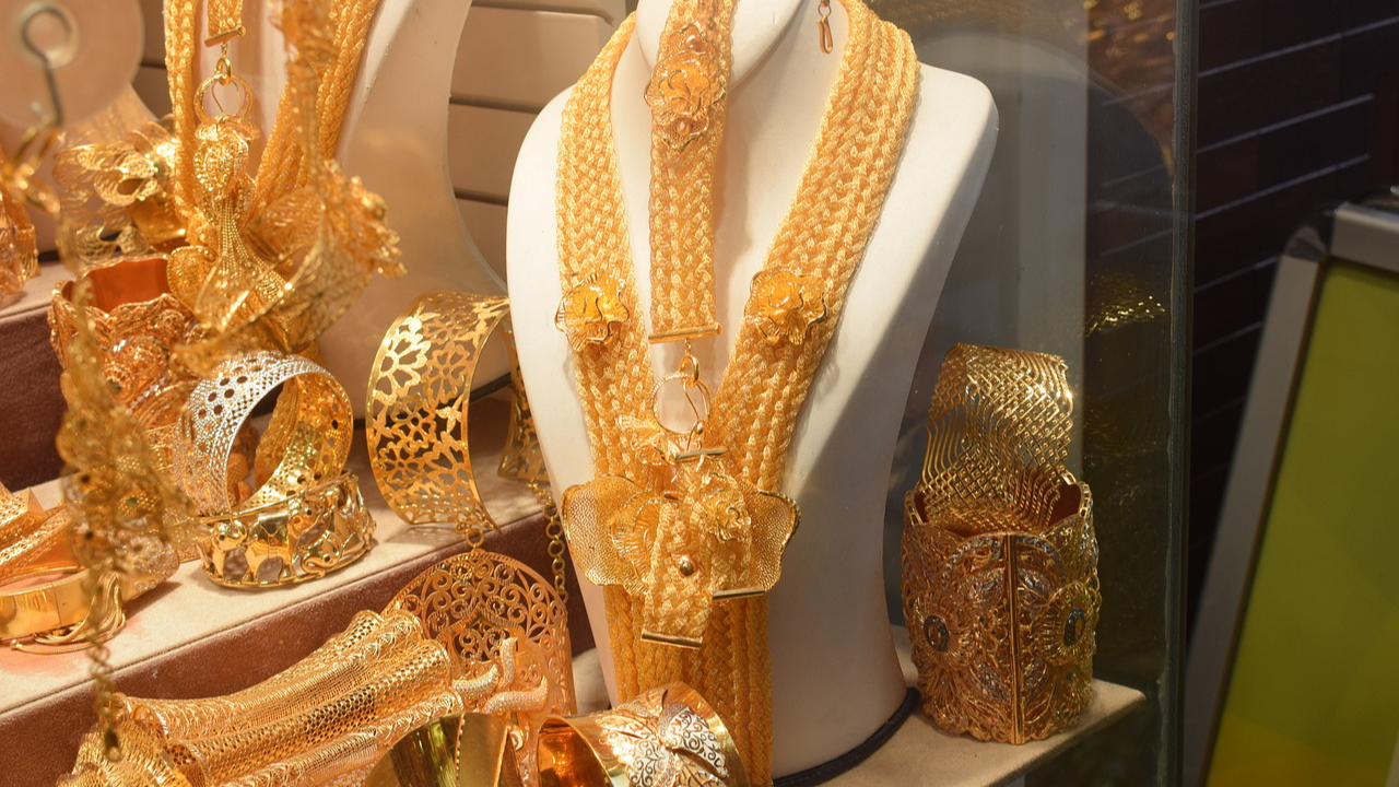 https://adgully.me/post/3226/golden-times-indian-jewellery-brands-sparkle-in-the-uae-market